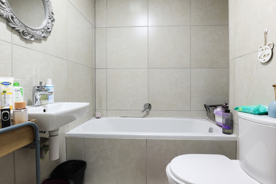 1 Bedroom Property for Sale in Zonnebloem Western Cape